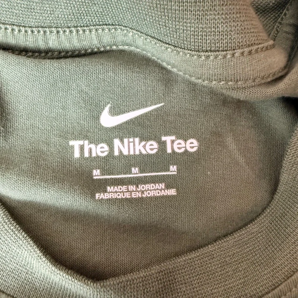 Nike Mens Basketball Graphic T-Shirt Green Short Sleeve DA0201-325 Size‎ M NWT